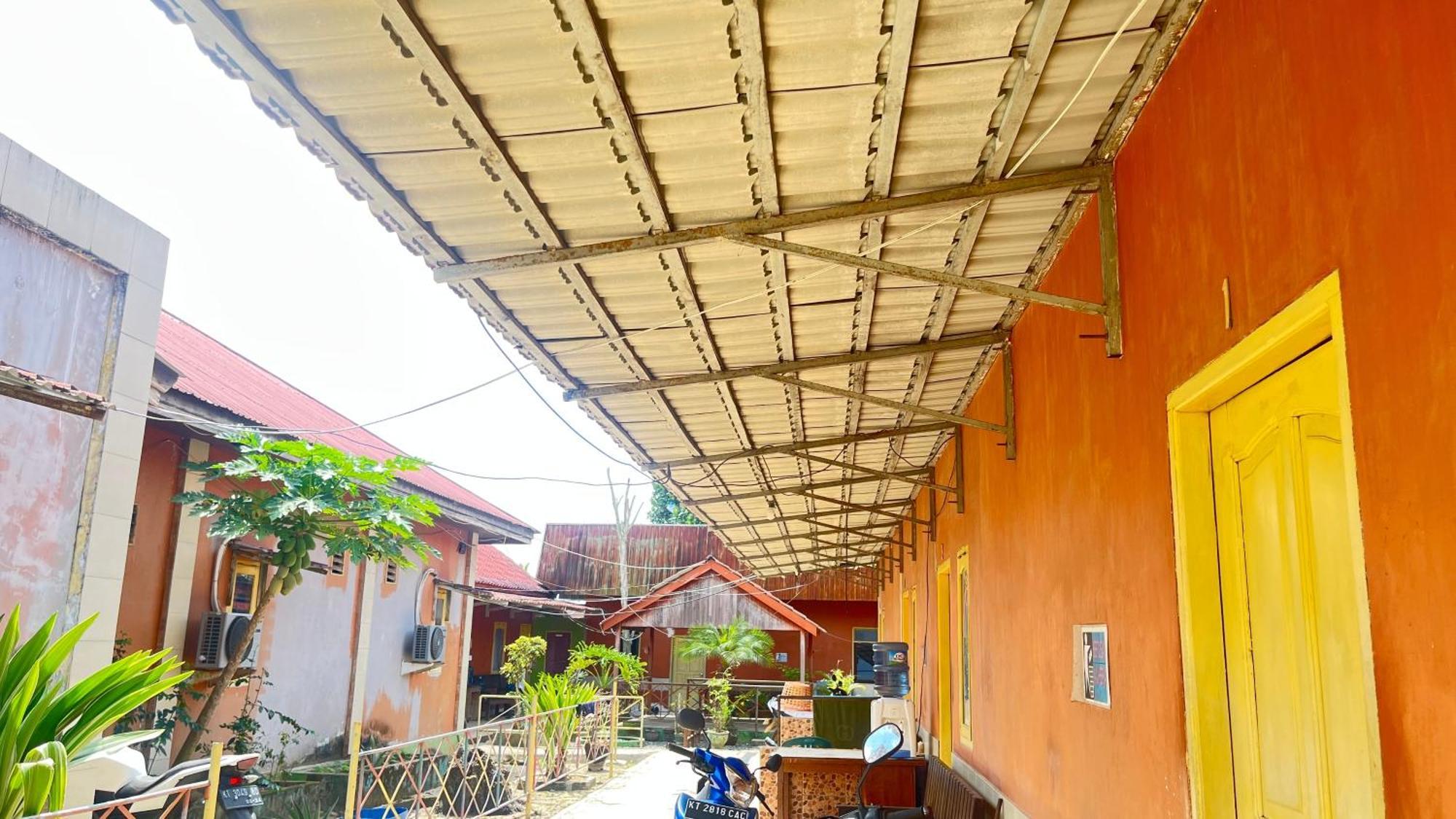 Muara Badak Oyo 93119 Guest House Leo Patra מראה חיצוני תמונה